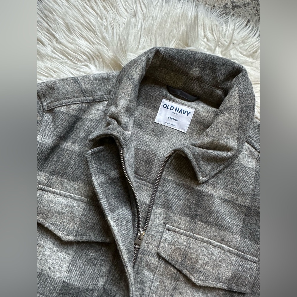 Old Navy plaid shacket - Picture 7 of 7
